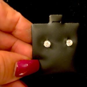 Round Brilliant,0.73ctsF-G, VS1-VS2, 14k Wt gold studs w/ Lab grown diamonds.